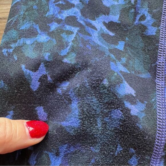 Lululemon Women’s Wunder Under Crop II purple Iris Floral Print legging size‎ 2 - Picture 5 of 6